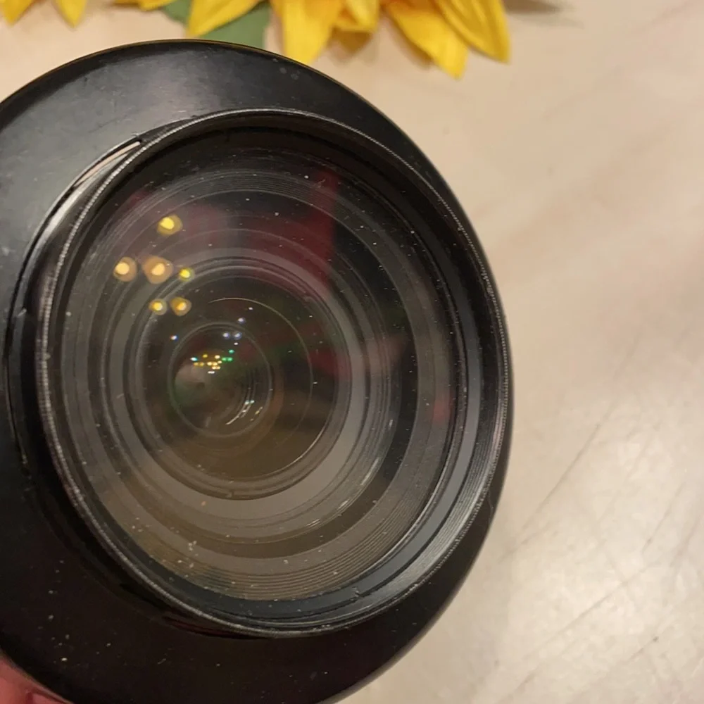 Nikon AF Nikkor 28-200mm, 1:3.5-5.6D Lens with Hood